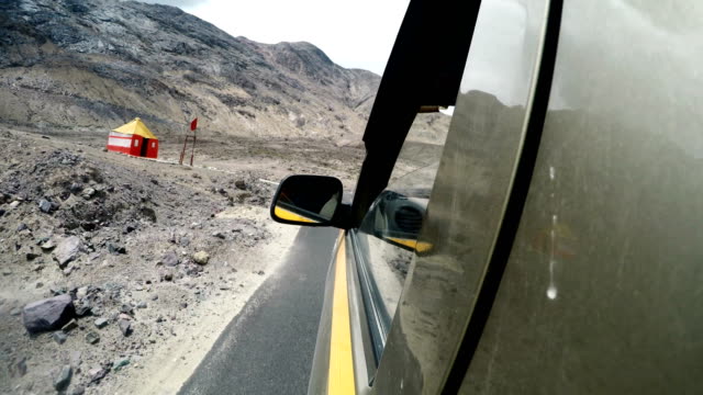 Leh---Nubra-Valley-road-in-Nothern-India,-Ladakh-region.-SUV-car-goes-by-the-serpentine-road.