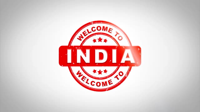 Willkommen-in-Indien-unterzeichnete-Stempel-aus-Holz-Stempel-Textanimation.-Roter-Tinte-auf-Clean-White-Paper-Oberfläche-Hintergrund-mit-grünen-matten-Hintergrund-enthalten.