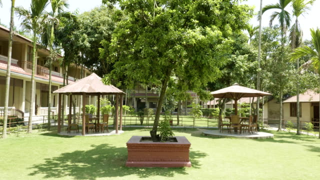 Green-courtyard-of-the-hotel-in-asia.-Village-in-Chitwan-national-park,-Nepal.