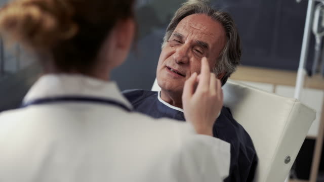 Doctor-and-patient-are-talking