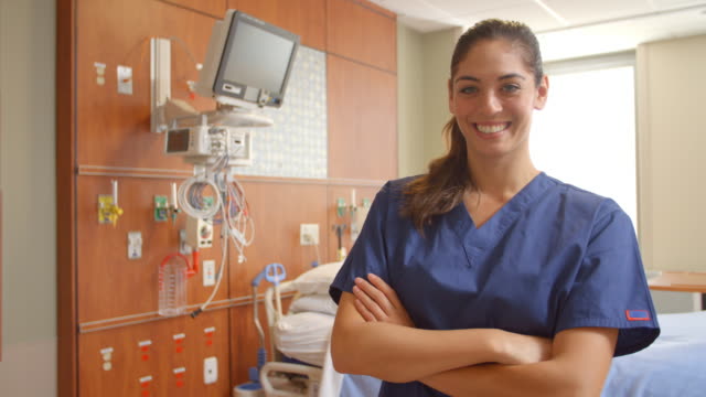 Porträt-eines-weiblichen-Krankenschwester-In-der-Krankenstation-Ball-R3D