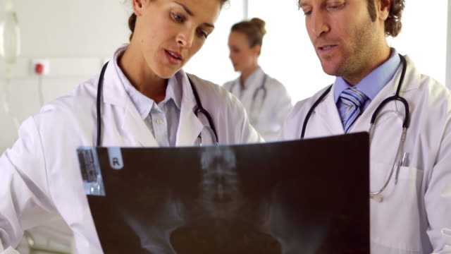 Doctors-studying-xray-in-the-ward