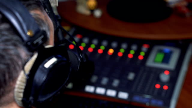 Radiobeschaffenheit-DJ-on-air