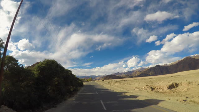 Viaje-camino-a-Hemis-Gompa,-Leh-ladakh,-India