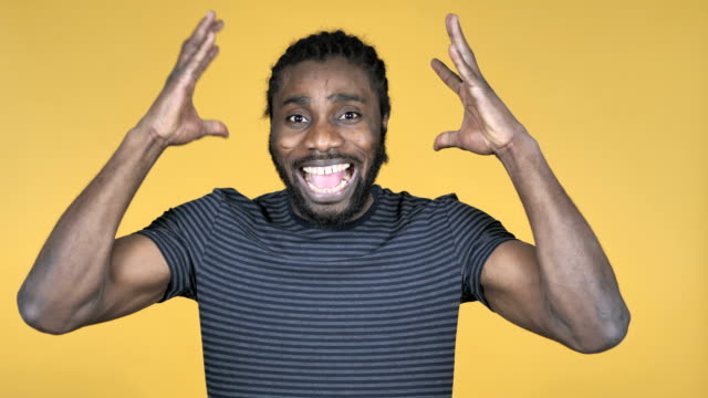 Screaming-Angry-Casual-African-Man-Isolated-on-Yellow-Background