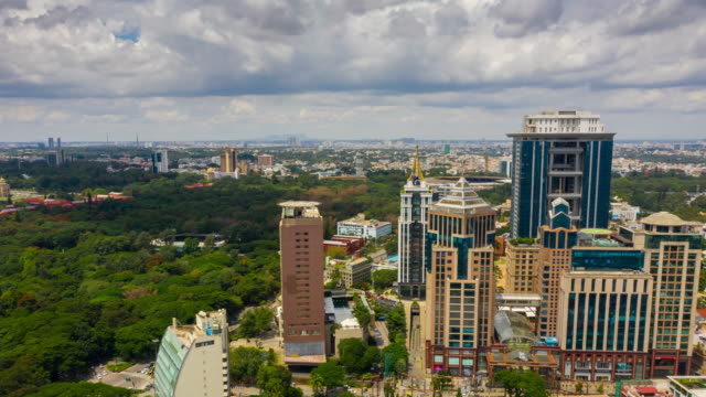 Bangalore-Stadtbild-Innenstadt-Antenne-Panorama-Zeitraffer-4k-Indien