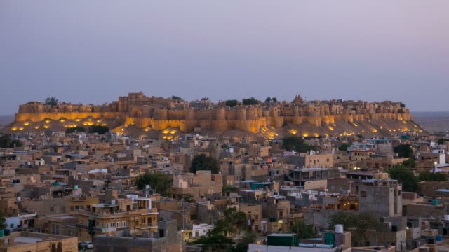 Paisaje-urbano-de-Jaisalmer-de-puesta-del-sol-al-crepúsculo,-lapso-de-tiempo