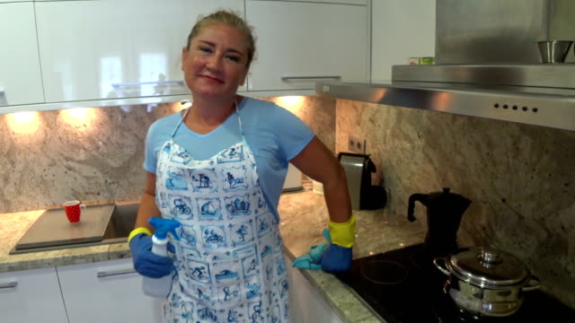 Smiling-housewife-with-cleaning-equipment