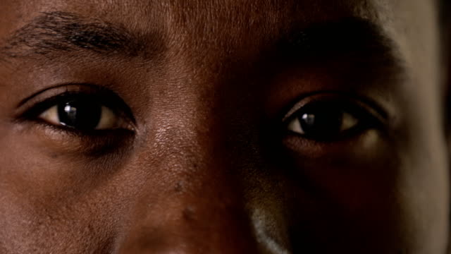 Augen-der-afrikanischen-Mann-closeup