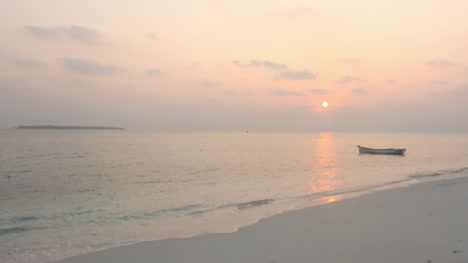 Sunrise-Time-lapse-at-Lakshadweep-island