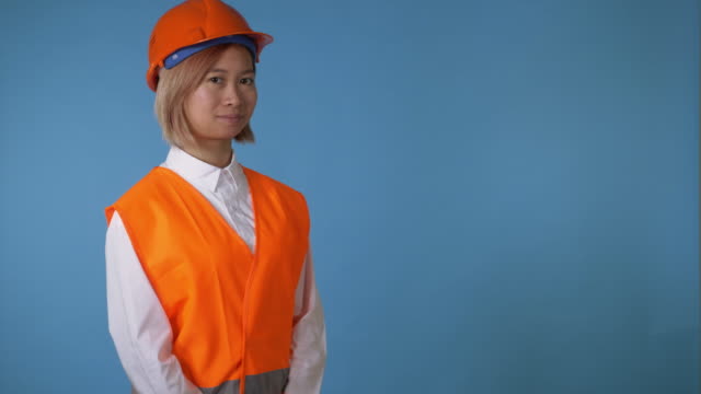 schöne-Mädchen-Arbeiter-in-uniform