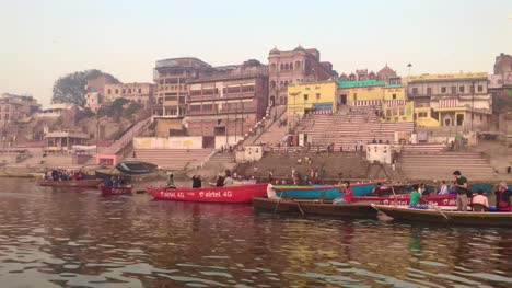 Boat-Trip-In-Ganges-River-,-Varanasi-,-India