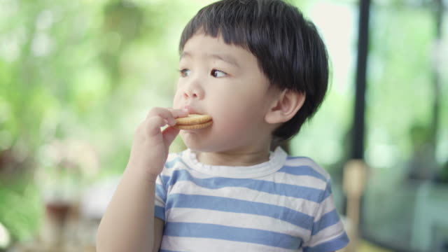 cute-baby-boy-Eating-bread