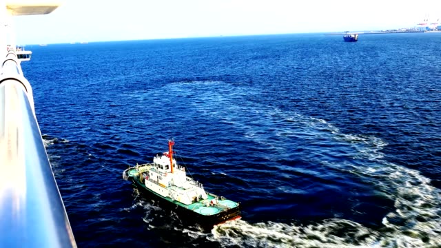 wide-shot-of-piloting-boat-guiding-&-navigating-the-cruise-ship