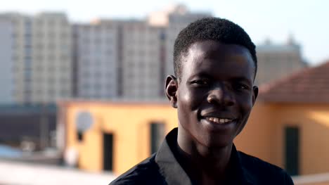 Confident-attractive-young-african-man-looking-at-camera--outdoor