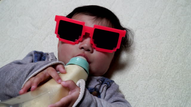 Baby-Milch-trinken