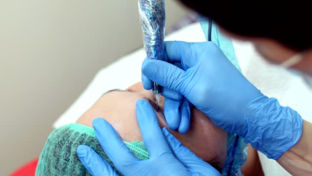 Microblasting-procedure,-eyebrow-tattooing