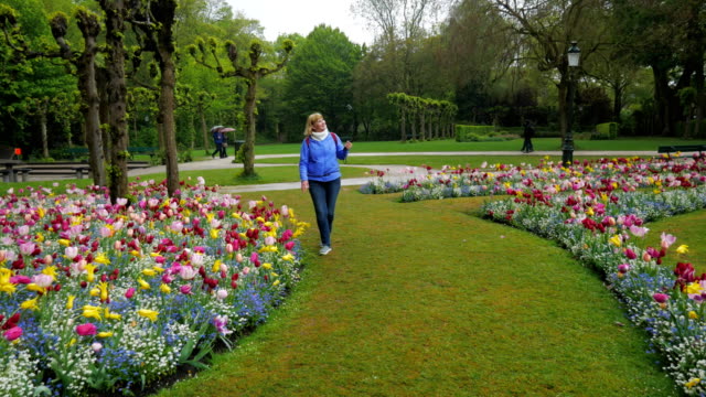 Woman-shoots-herself-on-video-gopro-how-goes-the-flower-beds.