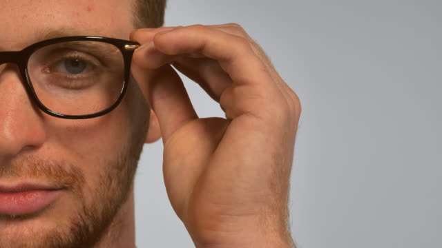 Porträt-intelligente-Männer-mit-Brille