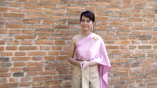 Thai-woman-in-thai-traditional-dress-in-archaeological-site