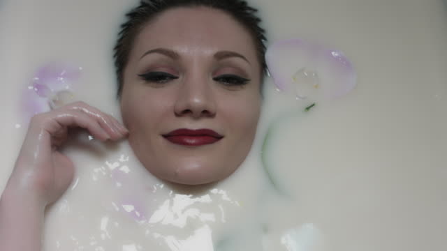 4k-shoot-of-a-model-face-in-white-water-and-flowers