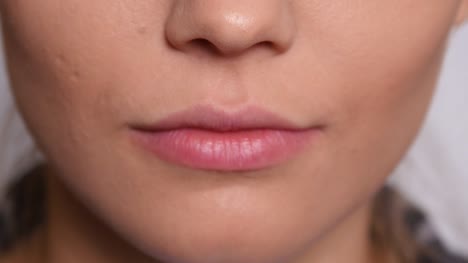 Extreme-closeup-of-woung-woman's-mouth
