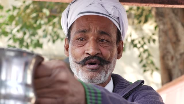 Hombre-de-Chai-en-Jaipur,-India