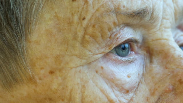 Gesicht-und-Augen-der-älteren-Menschen,-im-Alter-von-Frau-81-Jahre