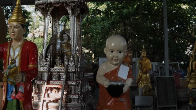 Buddhistischer-Tempel-beten-Zimmer
