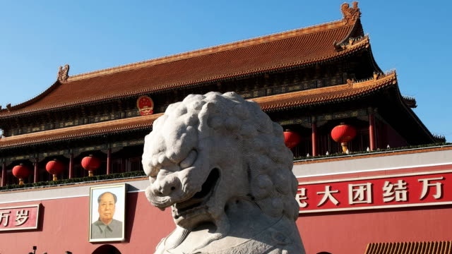 close-up-of-a-stone-lion-at-the-entrance-to-the-forbidden-city