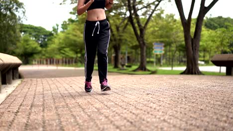 Young-pretty-woman-jogging-with-happiness-in-exercising-outdoors