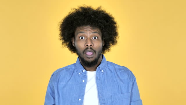 Surprised-Afro-American-Man-in-Shock-on-Yellow-Background,-wondering