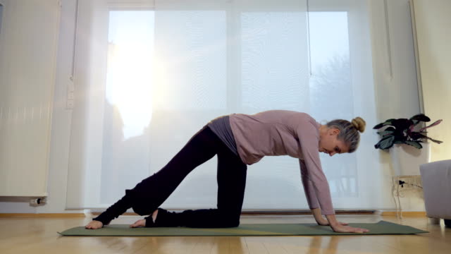 Wohnzimmer-Yoga:-Side-Plank