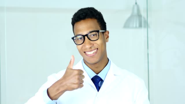 Portrait-of-Thumbs-Up-by-Doctor,-Surgeon
