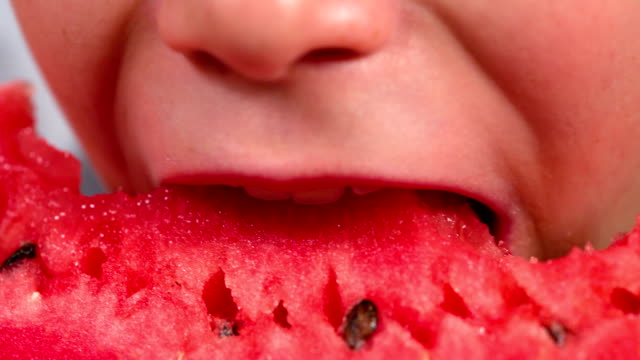 Junge-und-süße-Wassermelone