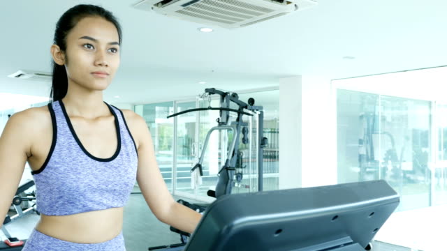 Woman-exercise-at-fitness-gym.-Sport-and-Reaction-concept.-4k-Resolution.