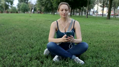 Woman-listening-to-music