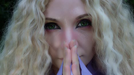 4k-Fantasy-Shot-of-a-Fairy-Praying,-close-up-of-woman-face