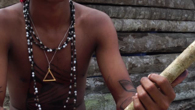 Hombre-brasileño-nativo-(Indio)-una-tribu-indígena-en-Brasil