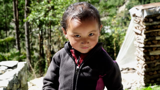 Niños-del-Himalaya-en-la-aldea-de-la-montaña