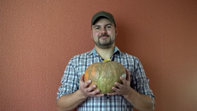 A-man-holding-a-pumpkin