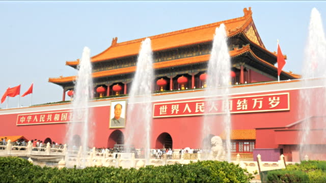 fountains-and-the-forbidden-city-at-tiananmen-square,-beijing