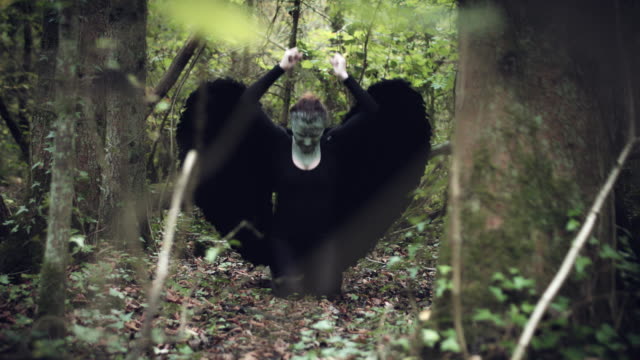 4k-Halloween-Dark-Angel-Woman-with-Black-Wings-in-Forest-Screaming