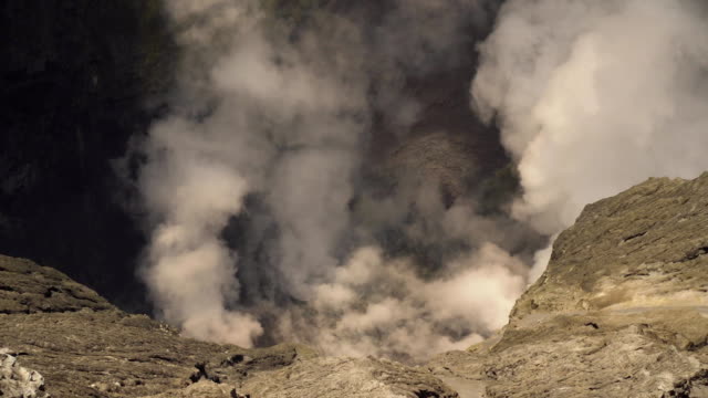 Aktiver-Vulkan-mit-einem-Krater.-Gunung-Bromo,-Jawa,-Indonesien
