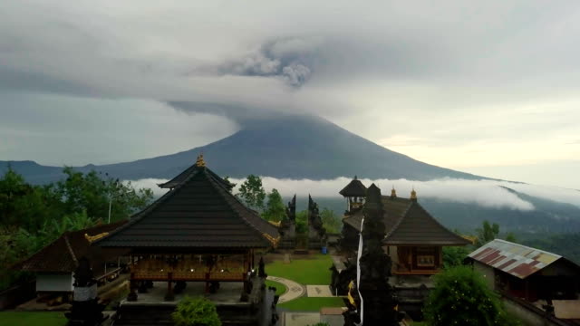 Ausbruch-des-Vulkans-Agung