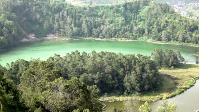 Java,-Indonesia.-Telaga-Warna-color-volcanic-lakes-on-the-plateau-Diyeng