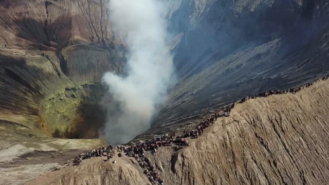 Vulkan-Bromo-Luftbild-Wahrzeichen-Natur-Reise-Platz-von-Indonesien