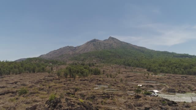 Berglandschaft-mit-Vulkan-Batur
