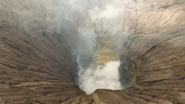 Aktiver-Vulkan-mit-einem-Krater.-Gunung-Bromo,-Jawa,-Indonesien