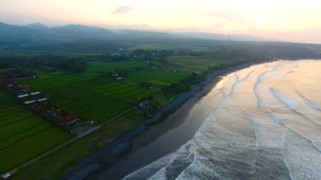 Paisaje-de-amanecer-en-Medewi-Bali